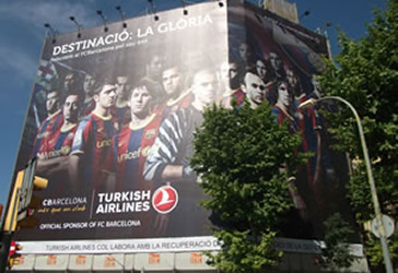 Lona publicitaria de Turkish Airlines en Gran Vía, 765